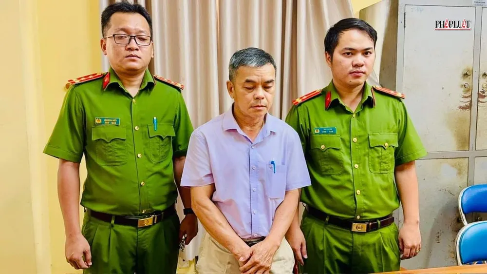 Công an đã khởi tố, bắt giam với ông Lộc để điều tra. Ảnh: CA 1-giam-doc-bi-bat-vi-dua-hoi-lo-cho-giam-doc-ttdk-50-13d-3.jpg