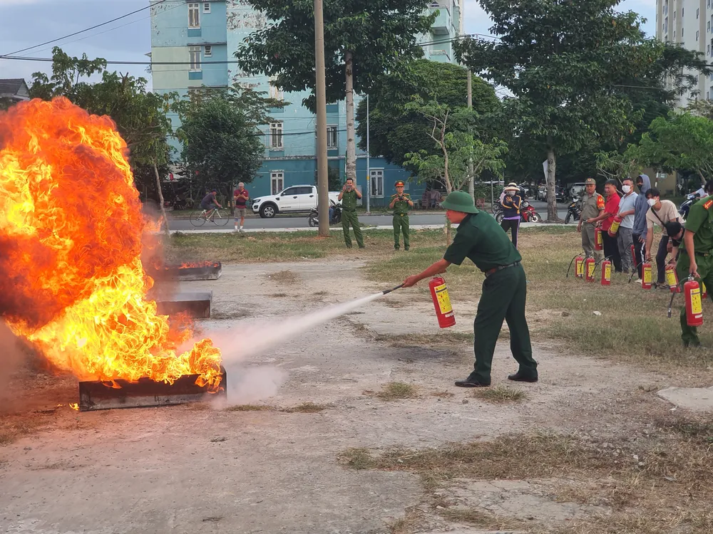 Hàng trăm người tham gia diễn tập PCCC ở Chợ đêm An Sương