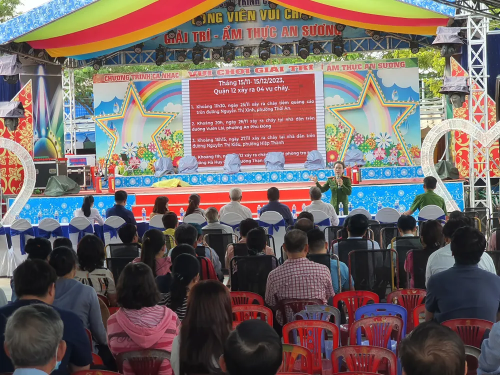 Hàng trăm người tham gia diễn tập PCCC ở Chợ đêm An Sương