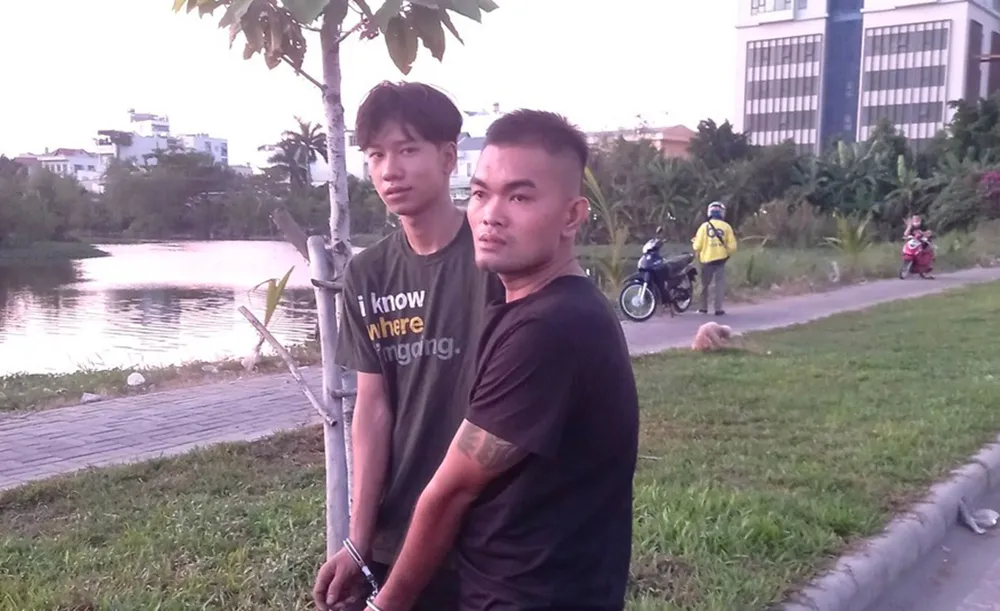 Công an phát hiện thêm Trường và Nghĩa còn thực hiện thêm một vụ cướp xe máy ở TP Thủ Đức. Ảnh: CA Bắt 2 thanh niên dùng ớt bôi lên mắt xe ôm để cướp ở quận 4