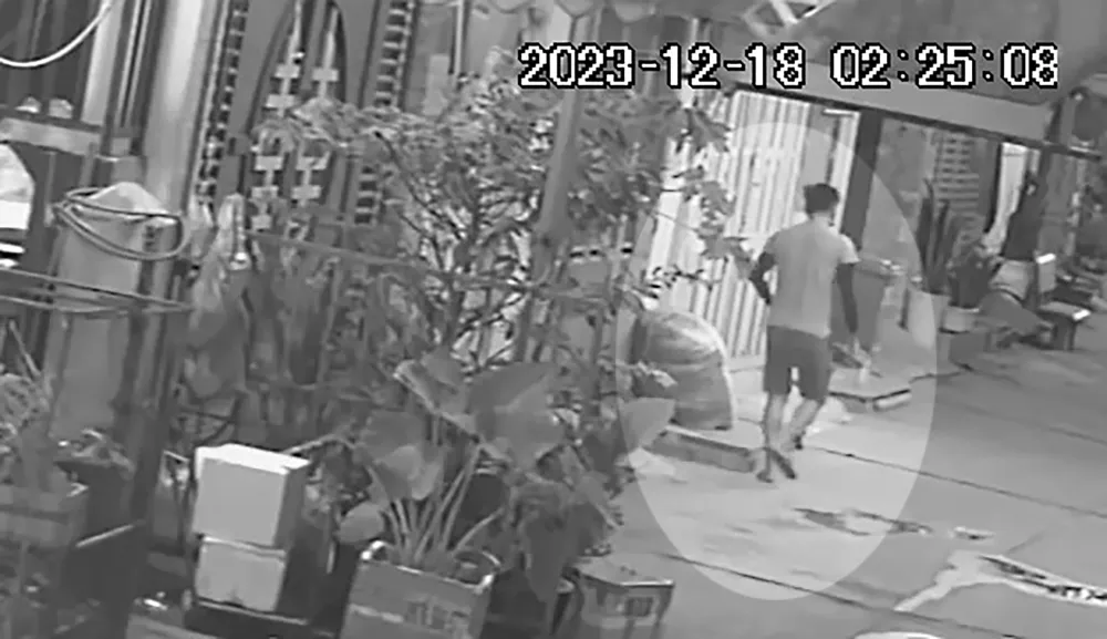 Điều tra vụ trộm leo khung sắt, đột nhập nhà dân lấy 3 điện thoại, 1 iPad