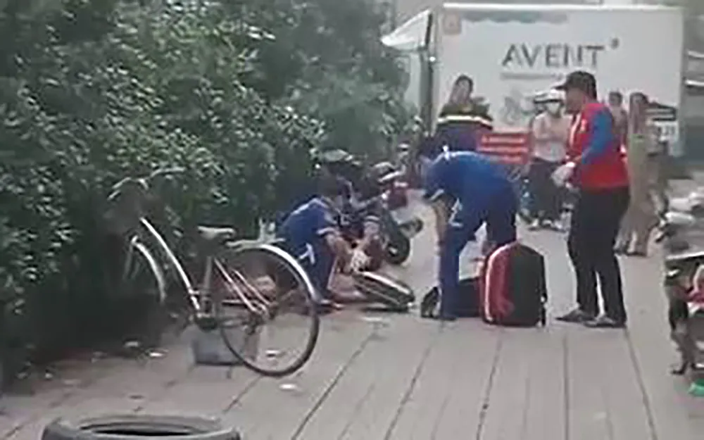 Camera ghi cảnh người đàn ông nhảy từ lầu 5 chung cư xuống đất tử vong