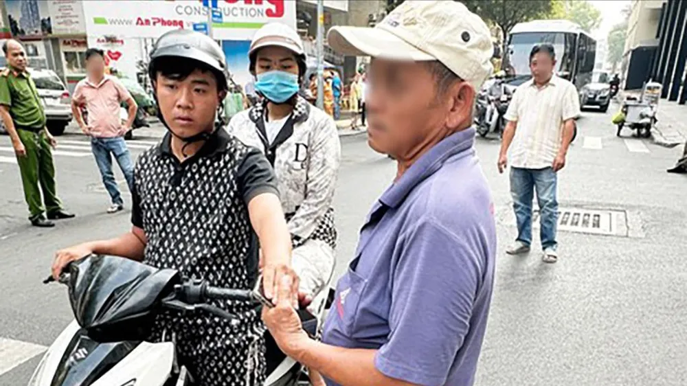 Cặp đôi cướp giật iPhone 15 ở quận 1 dọn nhà trọ trốn công an