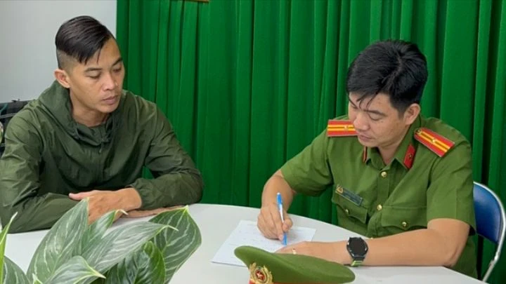 Nguyên được công an xác định là cơ trưởng của một hãng hàng không. Ảnh: HT Cơ trưởng hàng không làm trùm đường dây ‘đi khách’ giá vài ngàn đô