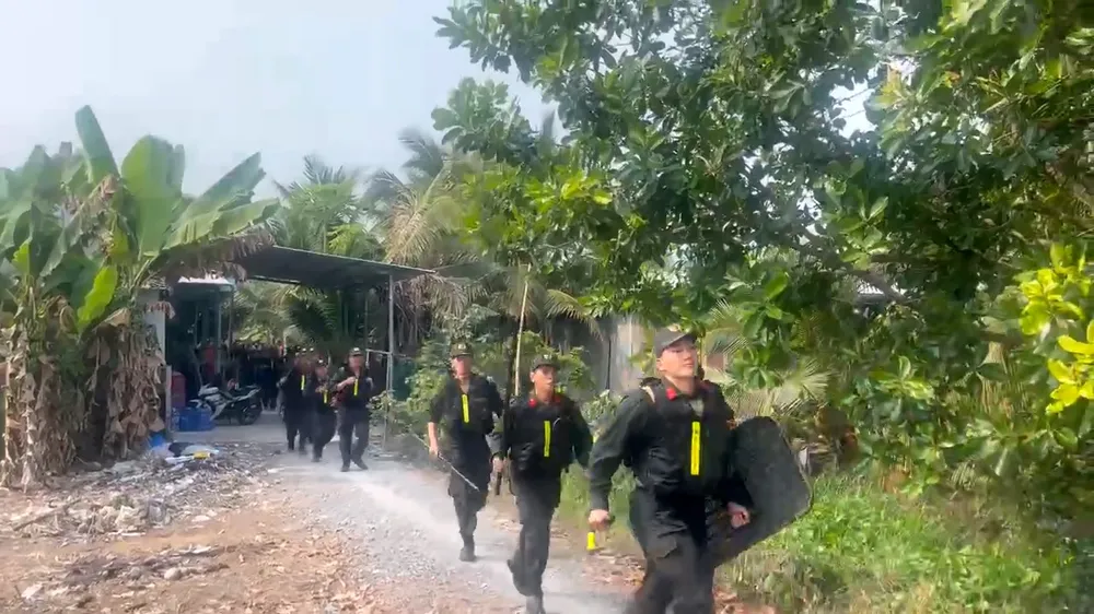 Khởi tố, tạm giam với kẻ giết người, cướp của trốn ở Long An