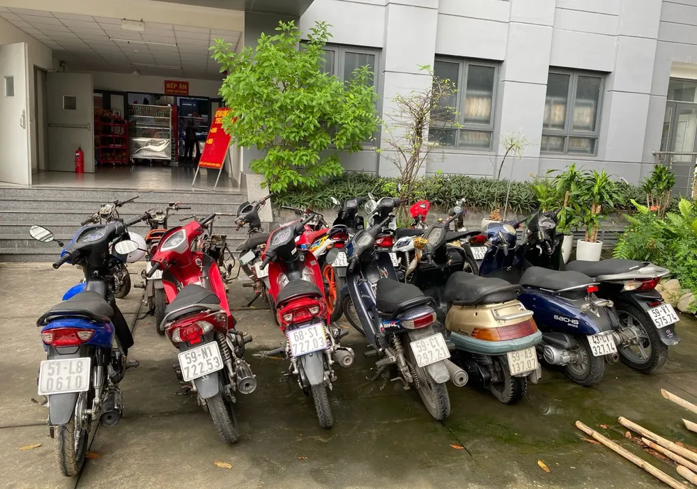 Bắt cả kho ‘dao phóng lợn’ của từ vụ mua xe gian, đục số khung số máy