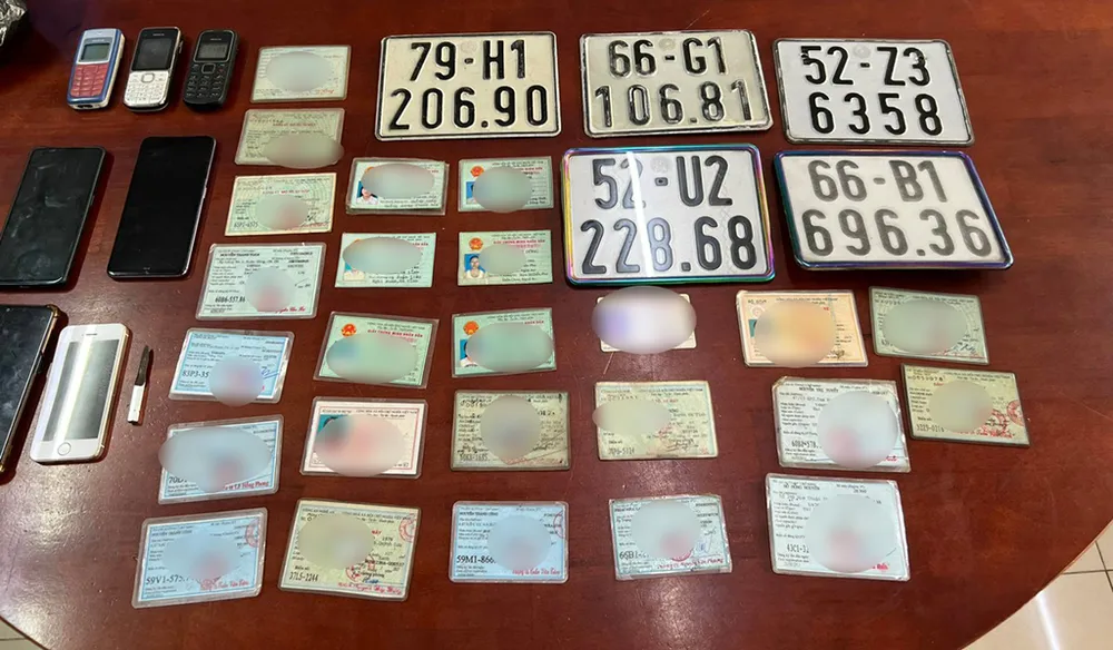 Bắt cả kho ‘dao phóng lợn’ của từ vụ mua xe gian, đục số khung số máy