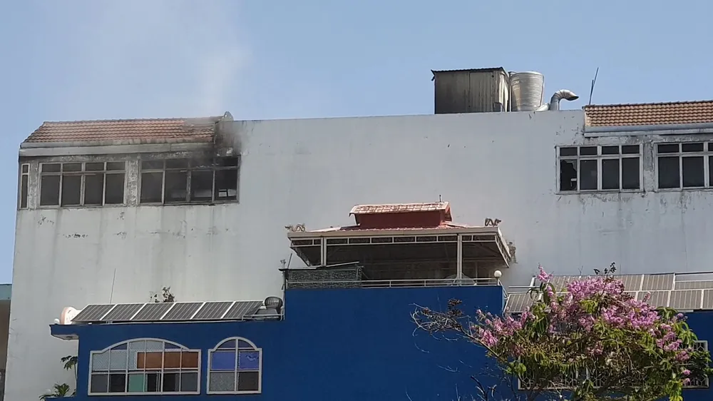 Cháy nhà sáu tầng ở Tân Phú, nhiều người tháo chạy