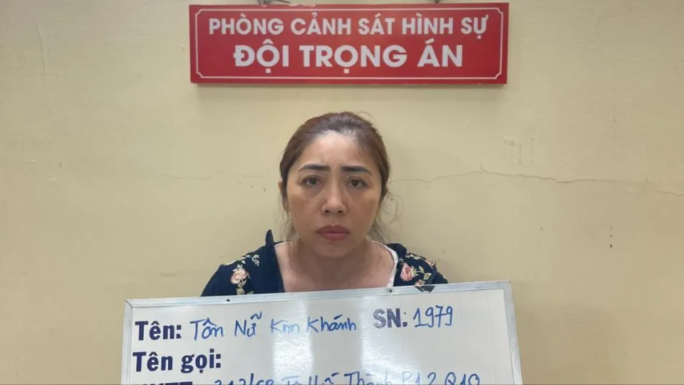 Nhóm cho vay lãi nặng làm hợp đồng giả cách để ‘chiếm nhà’ hàng chục tỉ của con nợ