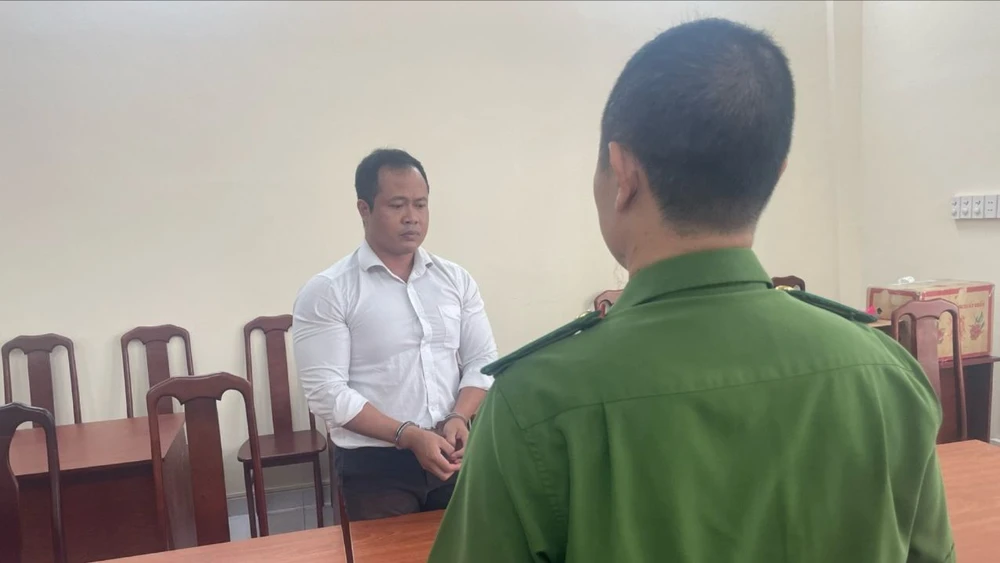 Thanh tra giám sát ngân hàng nhờ người đóng giả nhân viên ngân hàng để lừa đảo