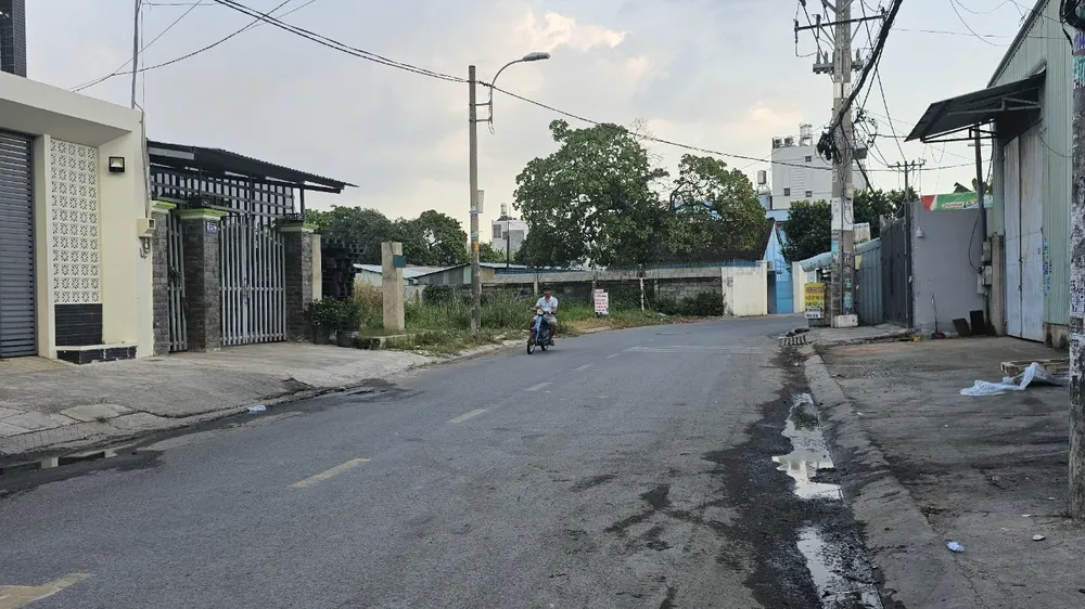 Công an điều tra vụ người đàn ông tử vong, trên người có vết bánh xe ở Hóc Môn