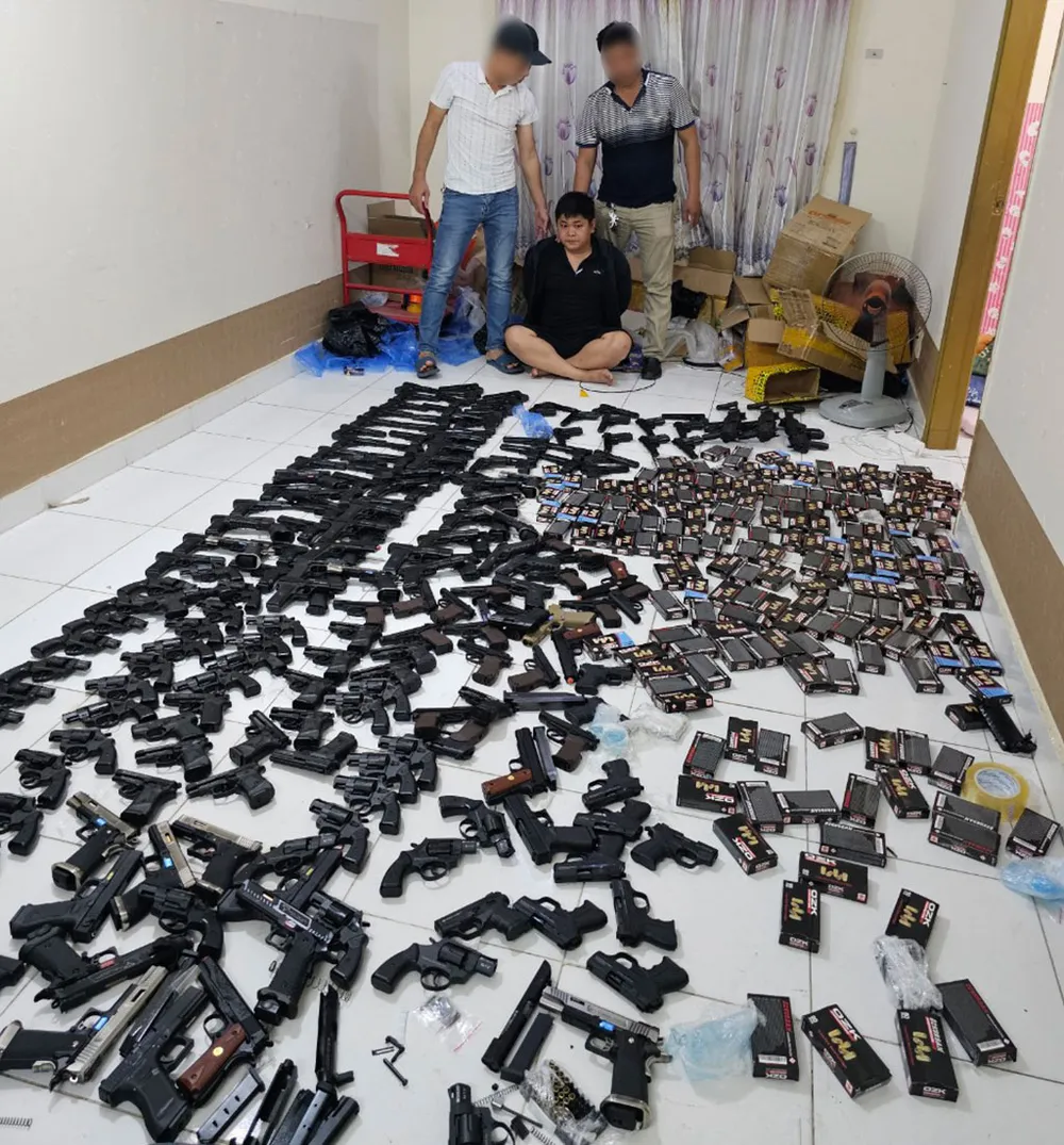 Người đứng sau trang ‘báo đen airsoft’ chuyên bán súng, công cụ hỗ trợ bị bắt