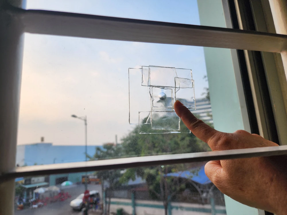 Công an tìm thủ phạm ‘bắn bi sắt’ trúng nhiều nhà dân, ô tô gần Tân Sơn Nhất