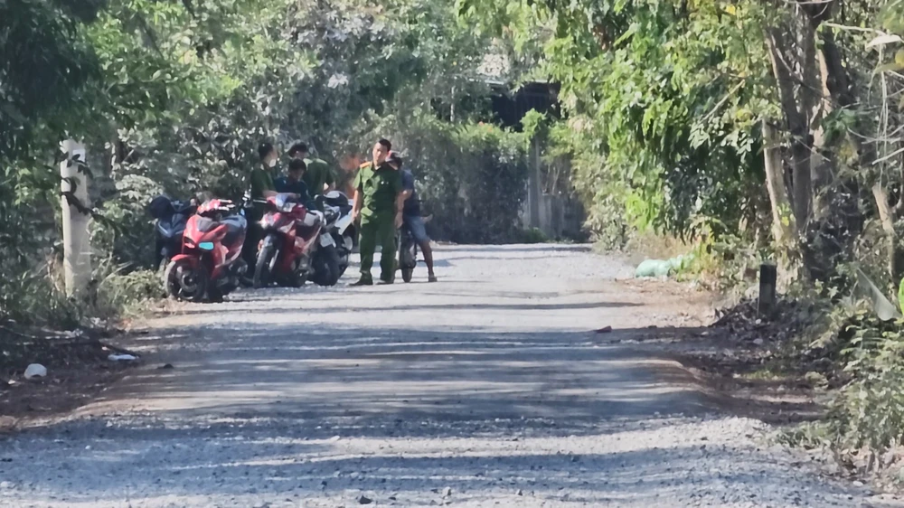 Bắt người đàn ông đâm gục vợ ở giữa đường ở Bình Chánh