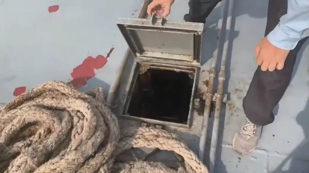 Đường dây buôn dầu lậu liên quan 2 cán bộ hải quan hoạt động ra sao