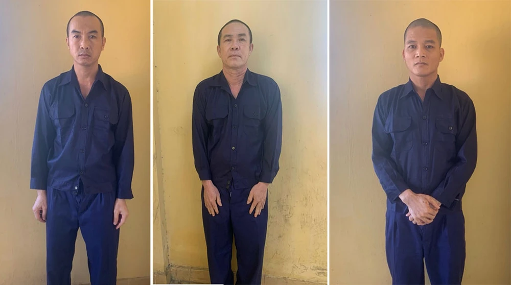 Chinh, Đại và Thắng (từ trái qua) bị khởi tố do liên quan cát lậu. Ảnh: CA 2 cán bộ xã, 1 cựu công an bị bắt trong vụ khai thác cát lậu ở Cần Giờ