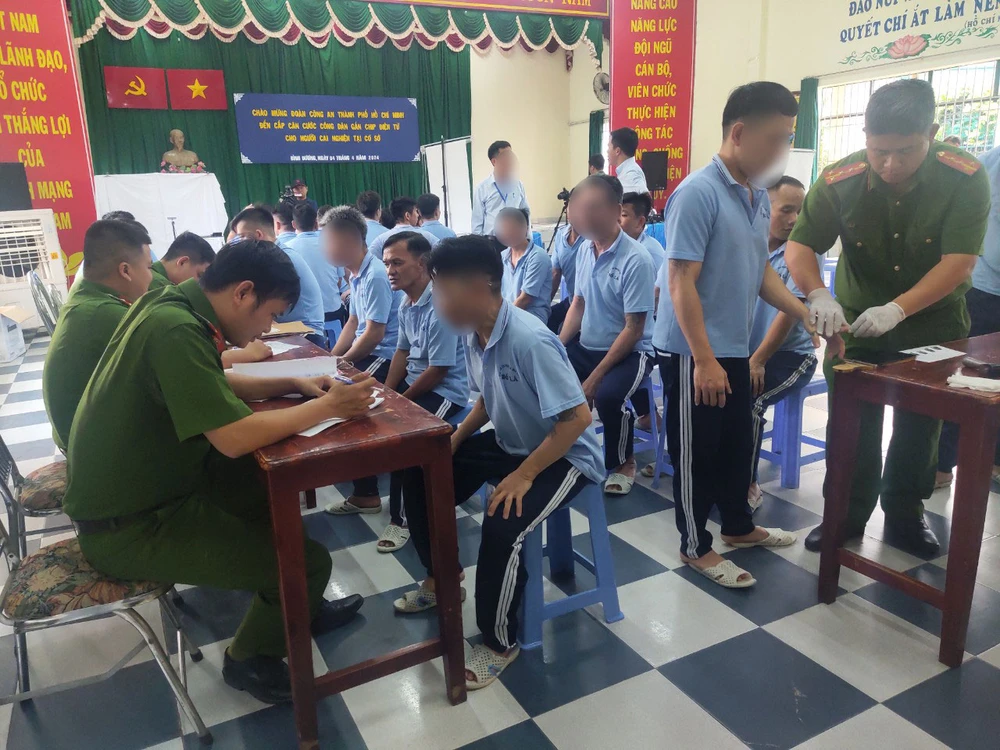 Công an TP.HCM cấp CCCD cho các nhân khẩu đặc biệt ở Bình Dương