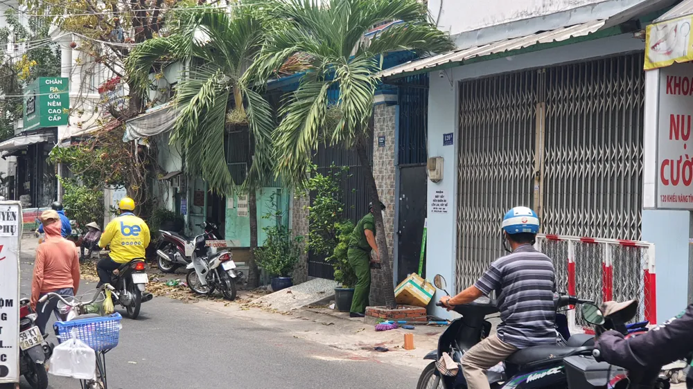 Mâu thuẫn vì chó phóng uế, hát karaoke kẹo kéo, 2 người bị đâm thương vong