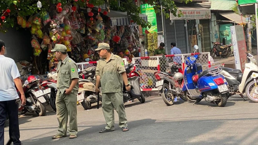 Cơ quan chức năng sau đó phong tỏa hiện trường, khám nghiệm điều tra. Ảnh: HT dien-bien-moi-vu-an-mang-tu-viec-cho-phong-ue-qua-camera-an-ninh-3.jpg