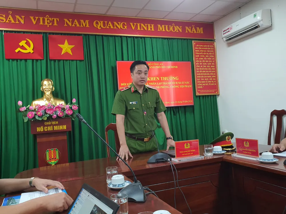 Thiếu tướng Mai Hoàng phát biểu tại buổi trao khen thưởng. Ảnh: NT Nhóm cướp 1,1 tỉ ở quận 12 sẽ tẩu thoát sang Campuchia nếu thành công