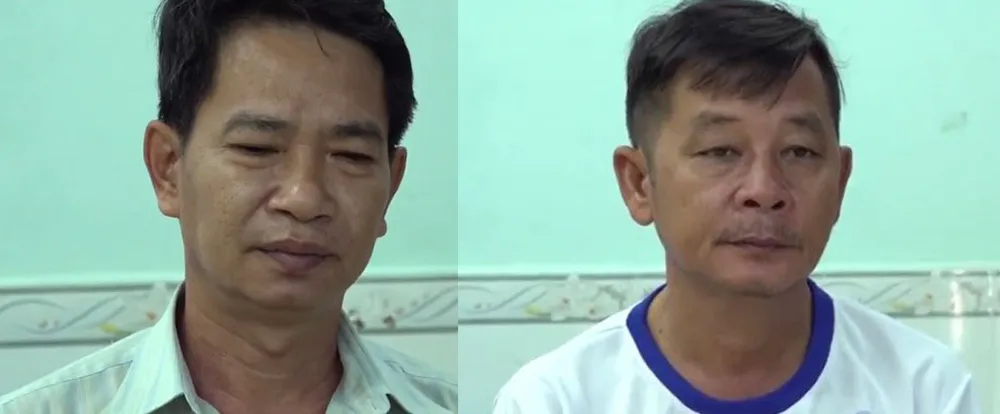 Hai bị can Nhơn (bên trái) và Liêm tại cơ quan điều tra. Ảnh: CA 2 người trong đường dây vận chuyển hơn 6 tạ pháo dùng chành xe giao hàng