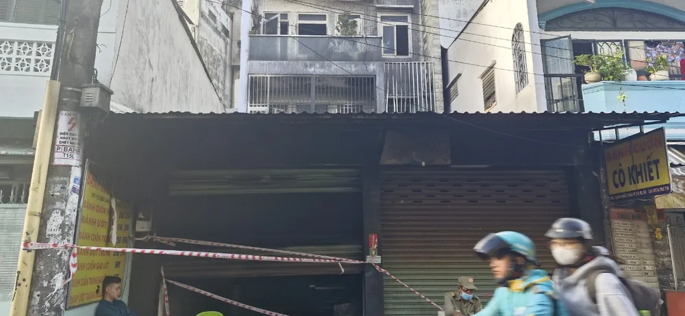 Hiện nguyên nhân vụ cháy nhà ở đường Bắc Hải đang được công an điều tra nguyên nhân. Ảnh: NT Cháy nhà ở đường Bắc Hải, 5 người thoát nạn