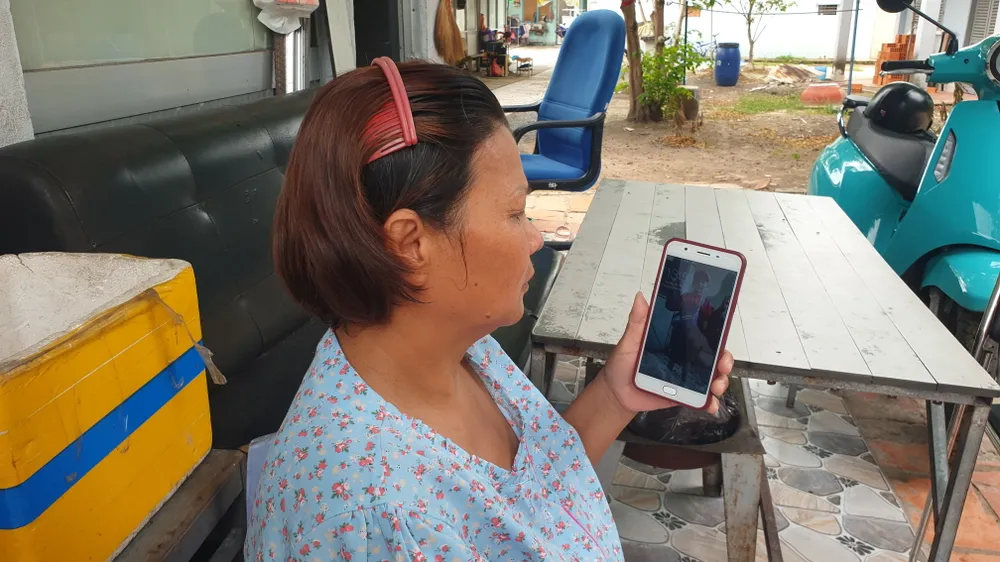 Mẹ bị ung thư đỏ mắt tìm con trai 10 tuổi đi bán vé số mất tích 11 ngày