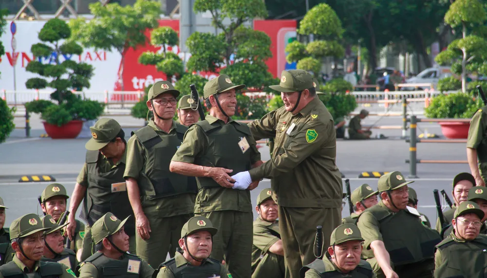 Chùm ảnh Lễ ra mắt Lực lượng tham gia bảo vệ an ninh, trật tự ở cơ sở ở TP.HCM