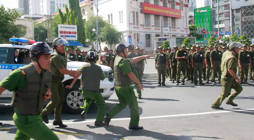 chum-anh-le-ra-mat-luc-luong-tham-gia-bao-ve-an-ninh-trat-tu-o-co-so-o-tp-hcm (3).jpg