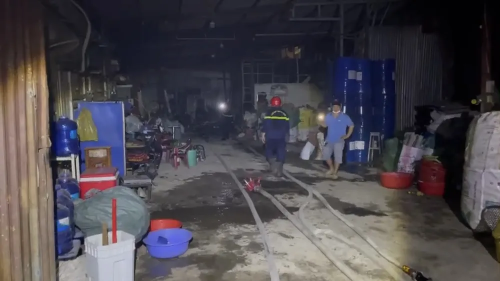 Cảnh sát sau đó đã dập tắt đám cháy. Ảnh: HT Cháy nhà ở quận 12, một phụ nữ tử vong