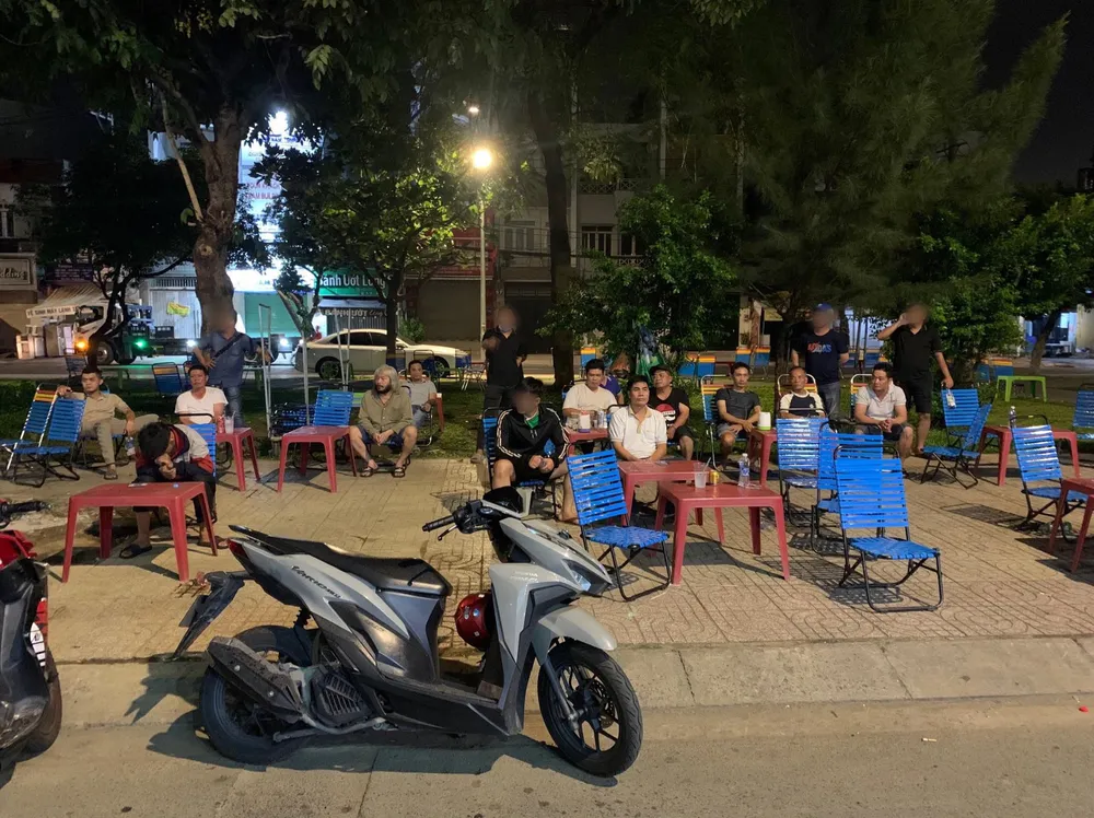 Hàng chục người ở Tân Phú bị bắt vì tổ chức và cá độ bóng đá mùa Euro