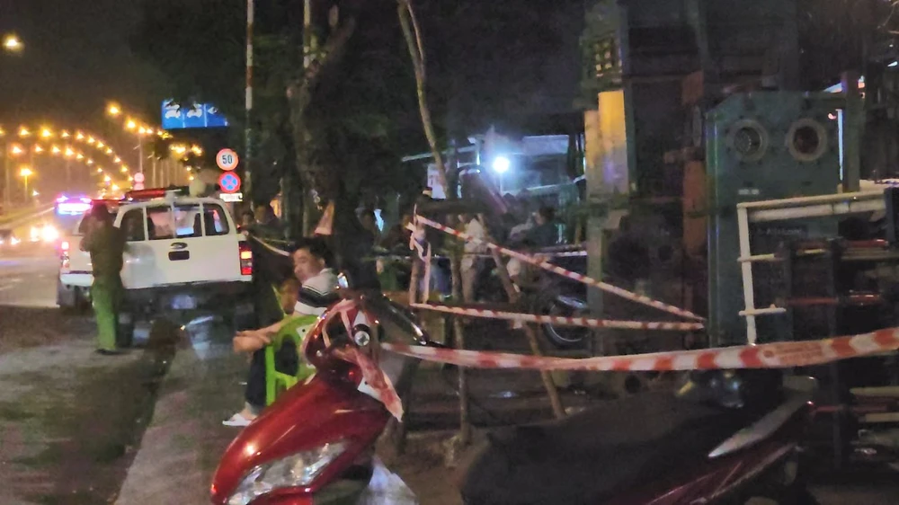 Khu vực xảy ra vụ án mạng. Ảnh: HT Tài xế xe ôm đâm chết người bán đồ câu trong cuộc nhậu trên vỉa hè Quốc lộ 1