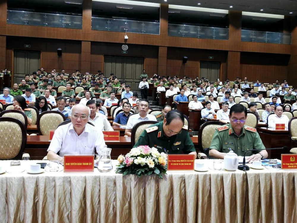 Toàn cảnh hội nghị vào sáng 23-7. Ảnh: CA Trung tướng Lê Hồng Nam: Không có khủng bố tại TP.HCM trong thời gian qua