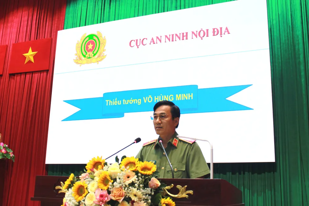 Thiếu tướng Võ Hùng Minh - Phó Cục trưởng Cục An ninh nội địa, Bộ Công an báo cáo tại hội nghị. Ảnh: CA Trung tướng Lê Hồng Nam: Không có khủng bố tại TP.HCM trong thời gian qua