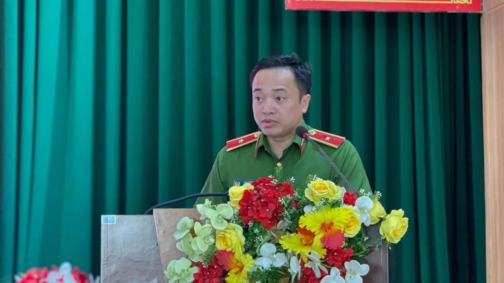 Thiếu tướng Mai Hoàng, Phó Giám đốc Công an TP.HCM phát biểu tại buổi trao Quyết định khen thưởng. Ảnh: CATP Thiếu tướng Mai Hoàng trao khen vụ phá đường dây ma túy, sản xuất tiền giả…