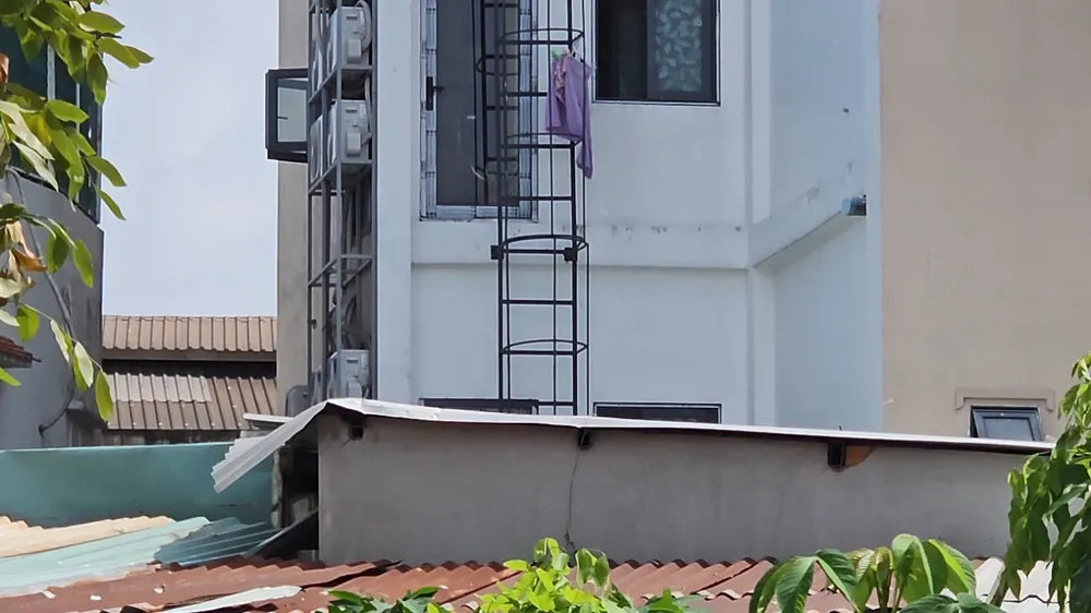 chay-nha-tro-5-tang-nhieu-nguoi-leo-mai-ton-thoat-nan (3).jpg