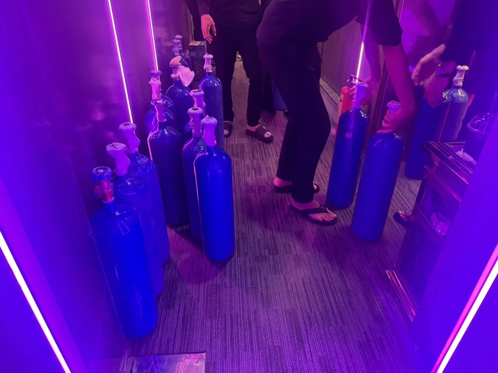 Nhà hàng có 120 tiếp viên đi khách 'tới z' giá 2,5 đến 4 triệu ở quận 1