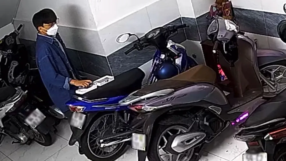 Bán iPhone 15 ProMax, sơ sểnh vài giây đã bị tráo thành điện thoại mô hình