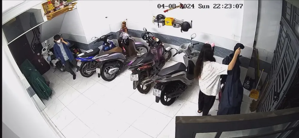 Bán iPhone 15 ProMax, sơ sểnh vài giây đã bị tráo thành điện thoại mô hình