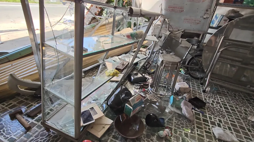 Đến trưa cùng ngày, hiện trường vụ xe tải lao vào nhà dân đã được xử lý. Ảnh: HT Một địa điểm trên Tỉnh lộ 8, liên tục 2 vụ xe lao vào nhà dân trong 5 ngày