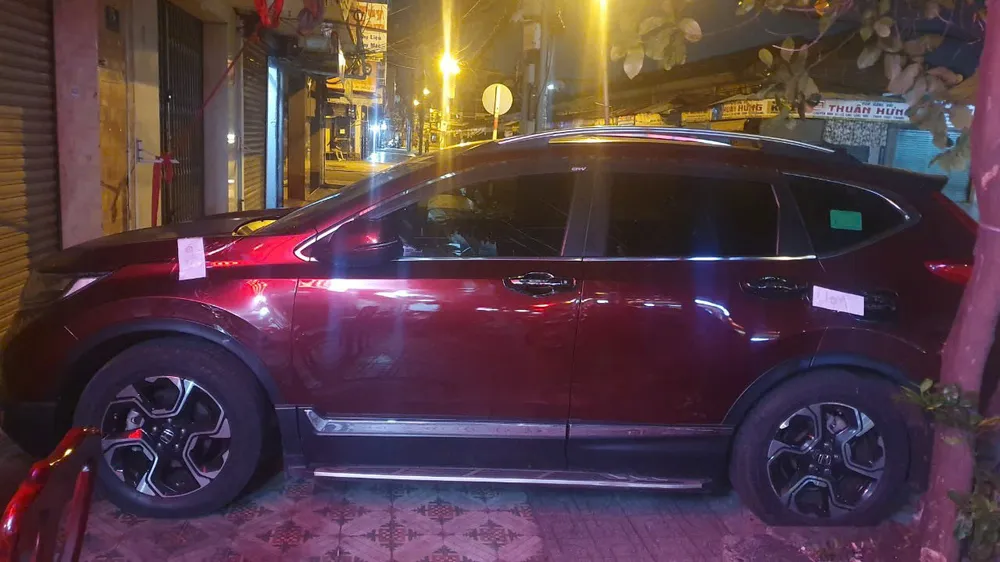 Chiếc xe do Đức điều khiển hôm xảy ra vụ việc. Ảnh: CA khoi-to-bat-giam-tai-xe-lai-xe-tong-day-co-gai-hon-1km-tren-duong-o-tan-binh (2).jpg