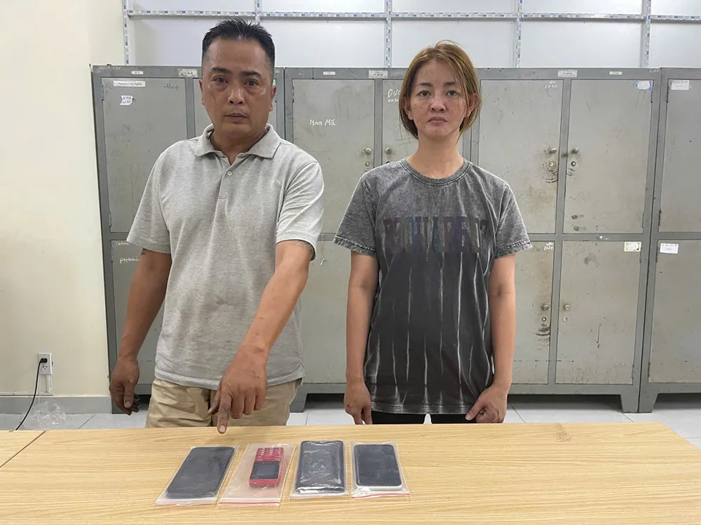 Thuê chung cư cao cấp, đóng giả gia đình để lừa mua iPhone 15