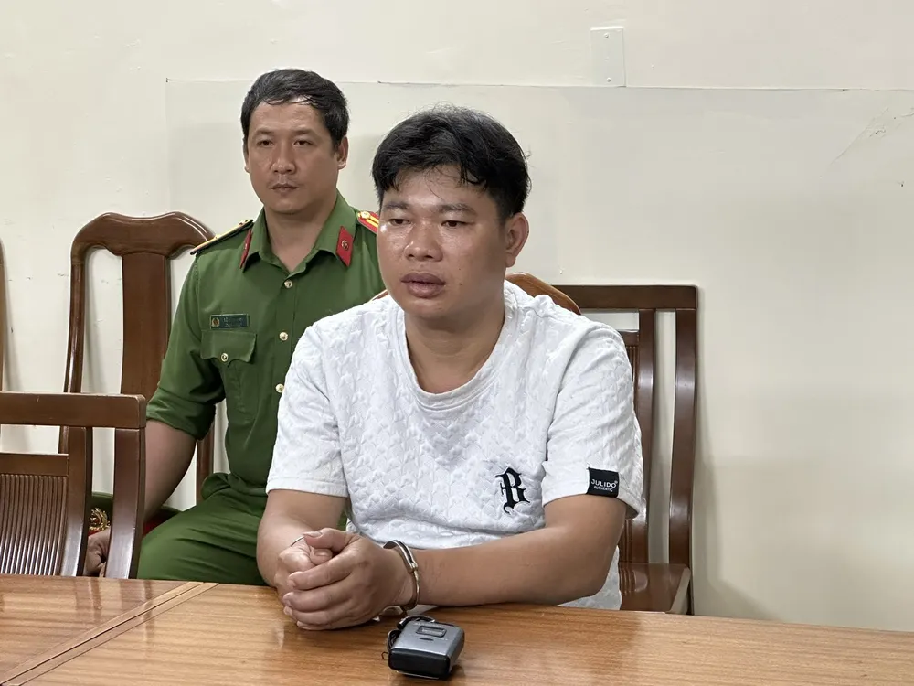 Dần hiện đang bị công an lập hồ sơ, xử lý. Ảnh: CA Du khách Singapore: ‘Công an Việt Nam quá giỏi’