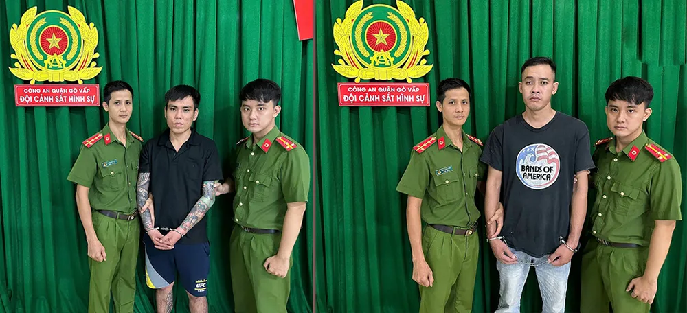 Trung và Sỹ tại cơ quan điều tra. Ảnh: CA Bắt nhanh kẻ cướp giật điện thoại của cô gái ở Gò Vấp