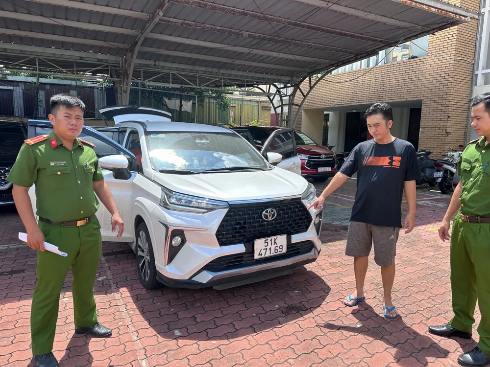 Hiện công an đã khởi tố vụ án, khởi tố bị can với những người liên quan để điều tra. Ảnh: CA Bắt nhóm người Việt và Trung Quốc chở trạm BTS giả gửi tin nhắn quảng cáo cá cược