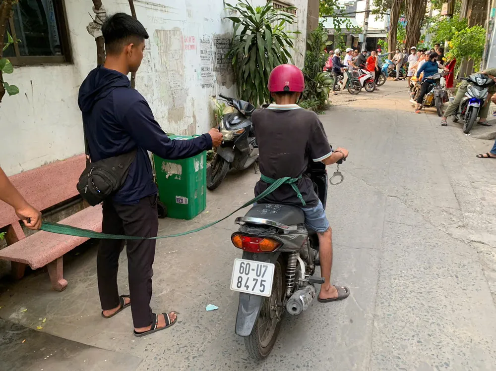 Công an hiện tìm chủ sở hữu chiếc xe máy do Sơn sử dụng làm phương tiện phạm tội. Ảnh: CA Cướp giật iPhone 12 ProMax, bấm thử mật khẩu thì mở khóa thành công