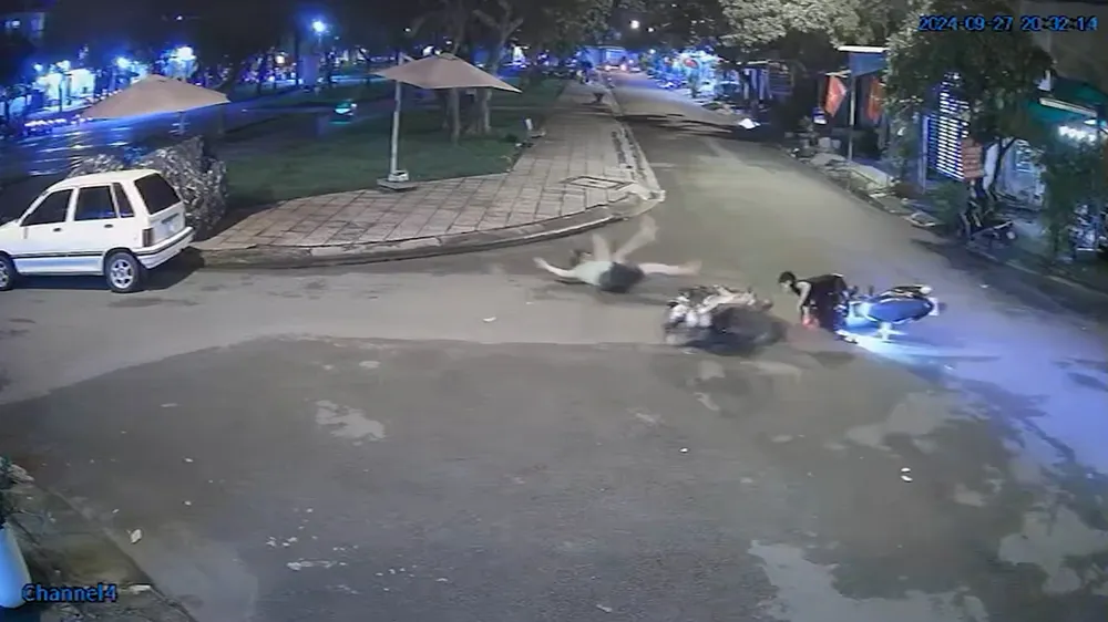 Nam thanh niên tông người rồi bỏ chạy. Ảnh cắt từ clip truy-tim-thanh-nien-tong-nguoi-bo-chay-o-binh-tan.jpg