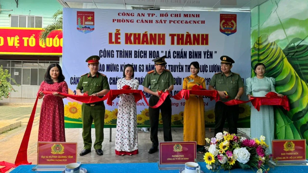 Khánh thành bích họa ‘Lá chắn bình yên’ 32m2 ở PC07