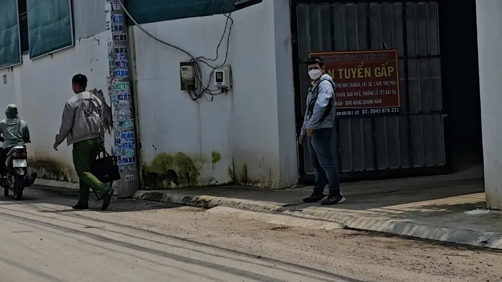 Đến cơ sở may, công nhân phát hiện nam đồng nghiệp chết bất thường