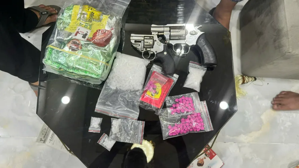 Bắt ông trùm ma túy dưới vỏ bọc chủ tiệm tạp hóa cùng đàn em thủ nhiều súng đạn